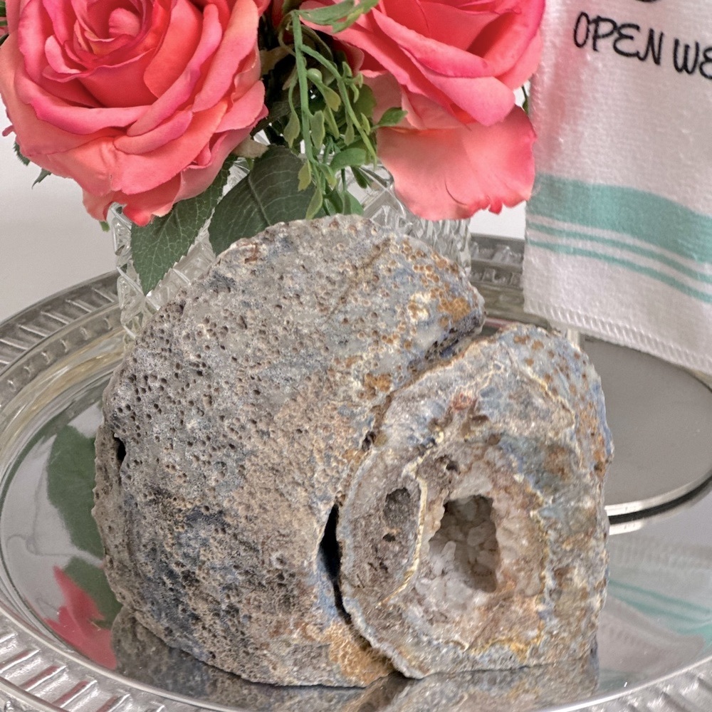 🪷Tranquility & Sophistication. Blue crystal rock home accent🪷 - Picture 3 of 7